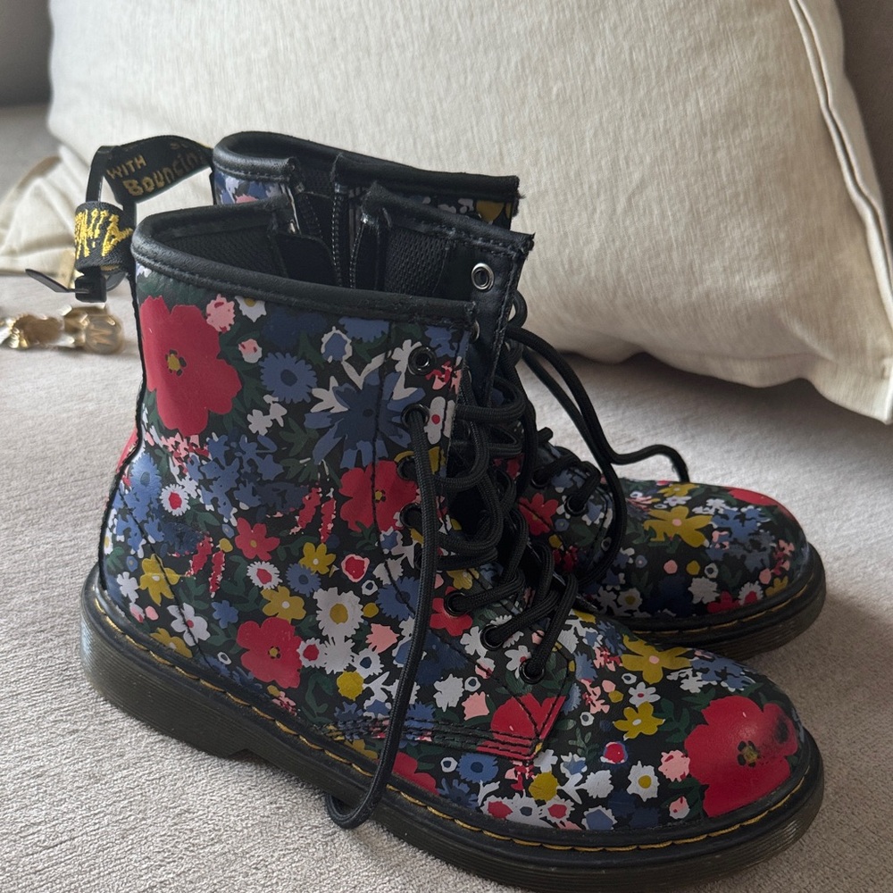 Dr. Martens Kids Floral Boots - Black Multicolor - Picture 7 of 13